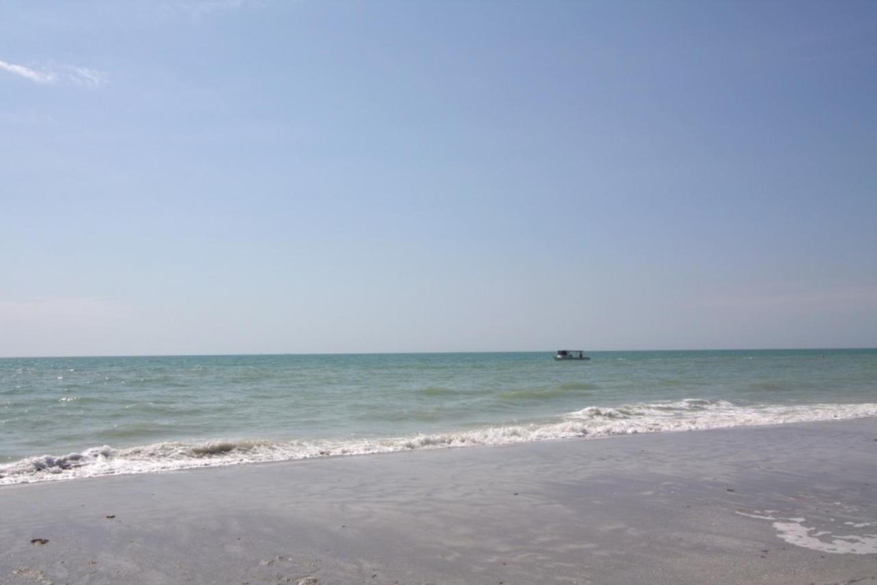 100 - Las Brisas St. Pete Beach Esterno foto